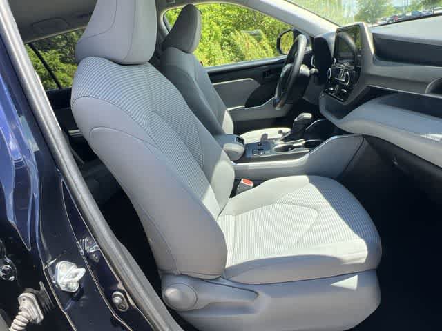 Used 2023 Toyota Highlander L FWD image 12