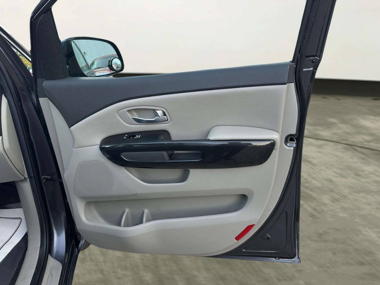 Used 2015 Kia Sedona EX FWD image 29