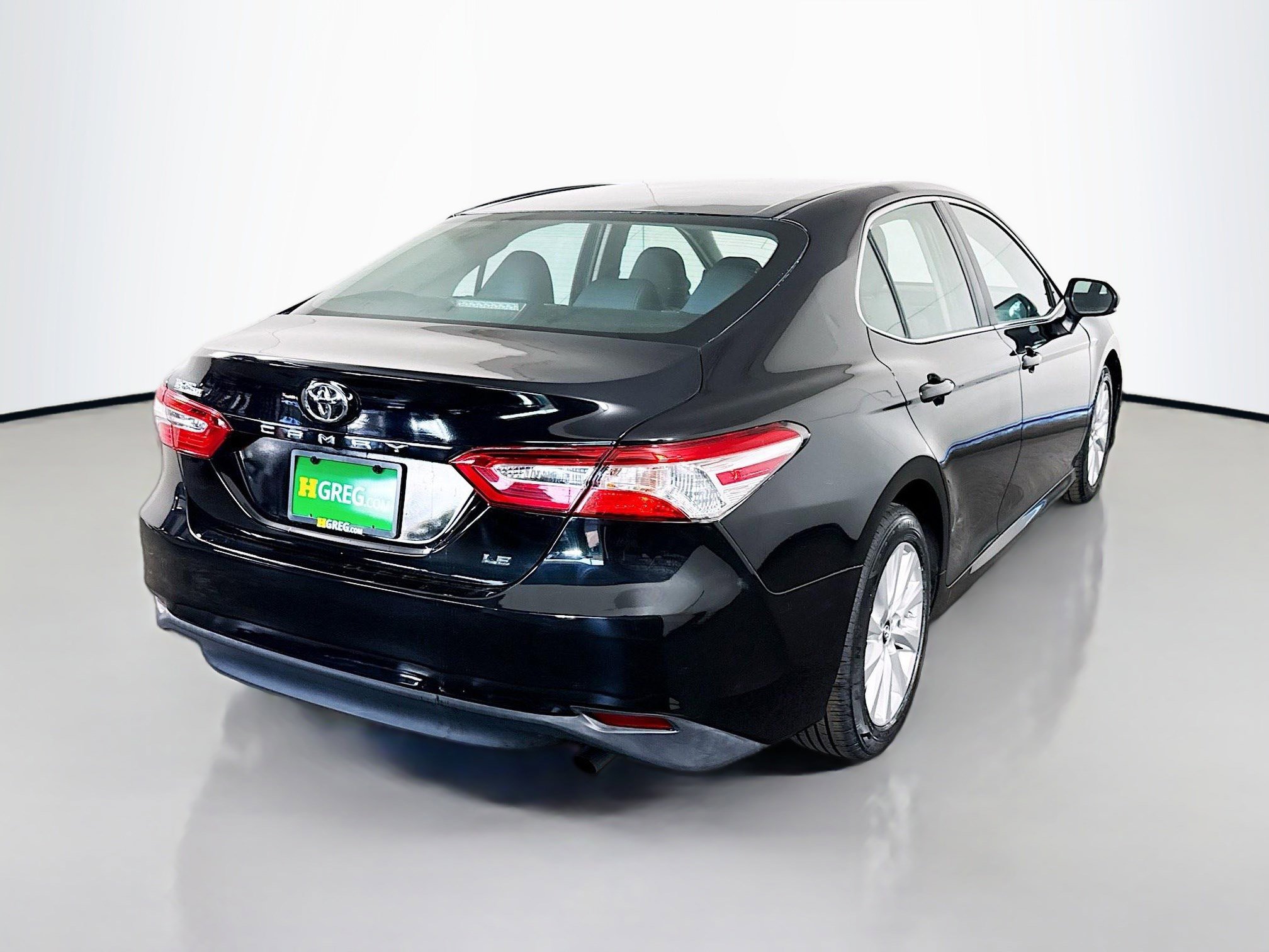 Used 2018 Toyota Camry LE image 10