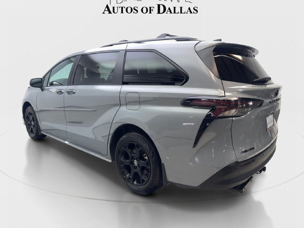 Used 2025 Toyota Sienna XLE Woodland Edition AWD/4WD image 10