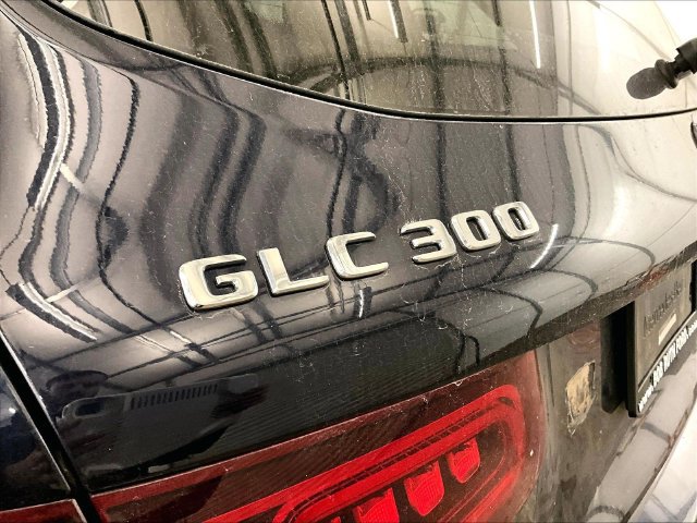 Used 2021 Mercedes-Benz GLC 300 4MATIC image 13
