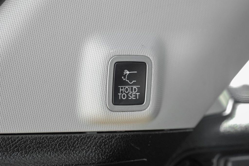 Used 2022 Jeep Grand Cherokee Laredo w/ Luxury Tech Group I image 65