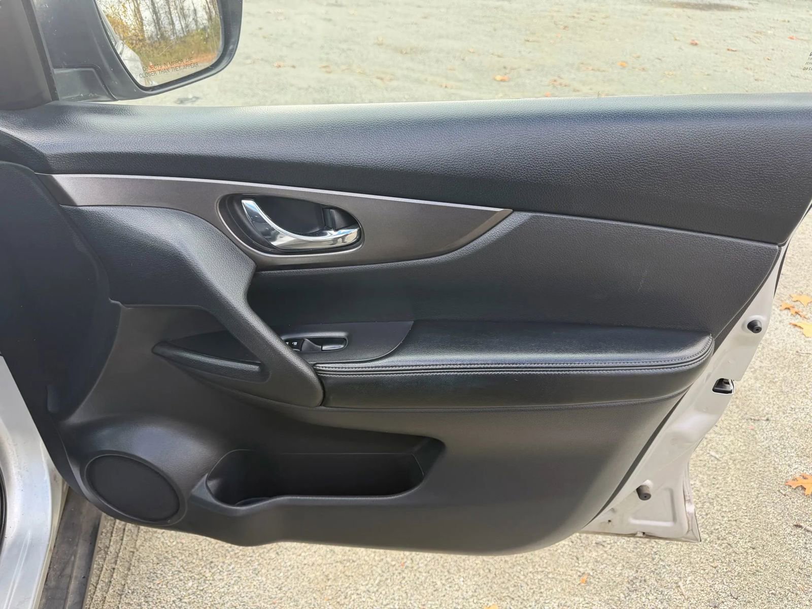 Used 2015 Nissan Rogue SV AWD/4WD image 14