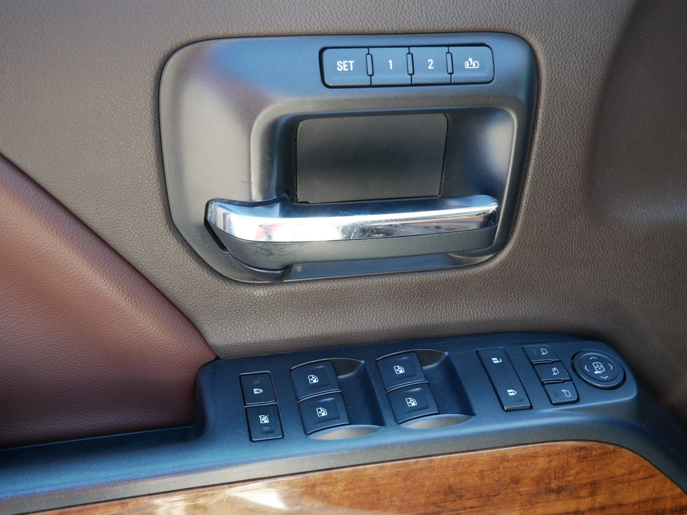 Used 2014 Chevrolet Silverado 1500 High Country w/ High Country Premium Package AWD/4WD image 19