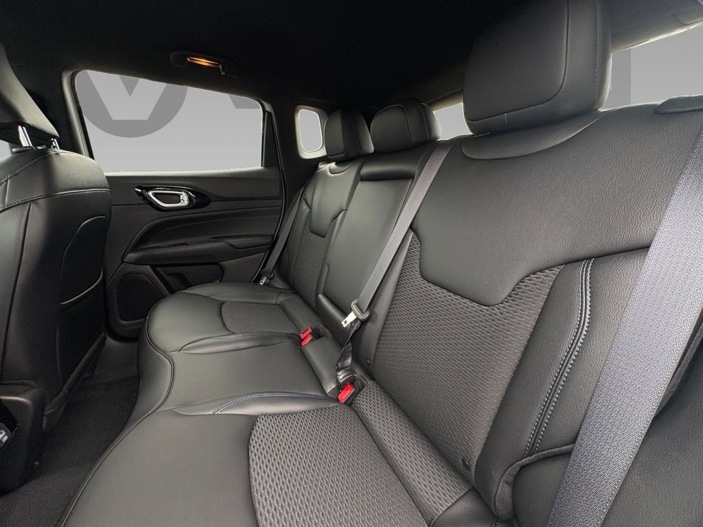 New 2026 Jeep Compass Latitude image 4