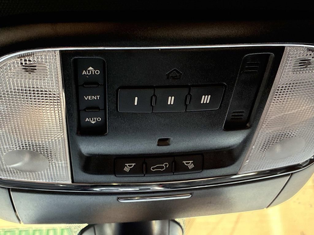 Used 2021 Jeep Grand Cherokee Limited AWD/4WD image 41
