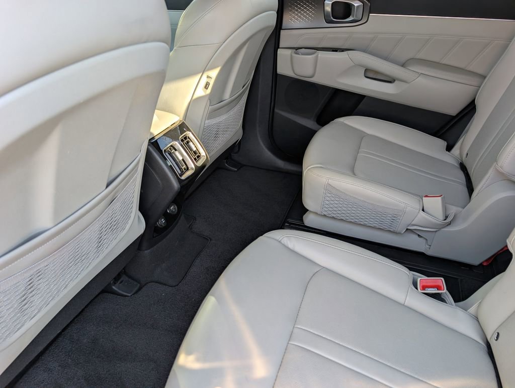 Used 2022 Kia Sorento SX w/ Panoramic Sunroof Package image 17