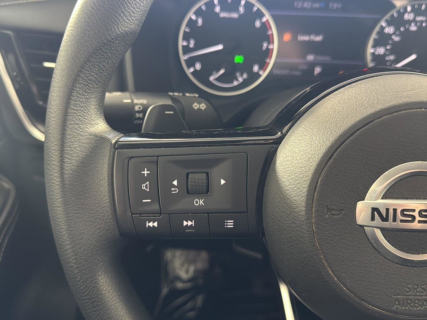 Used 2021 Nissan Rogue SV image 16