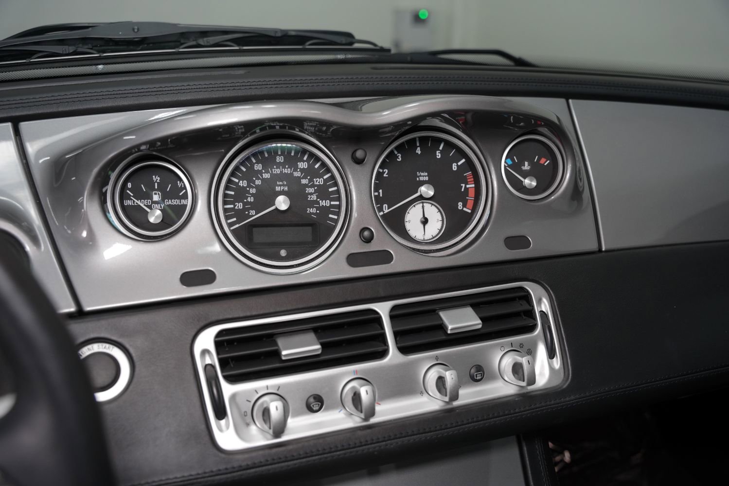 Used 2001 BMW Z8 RWD image 40