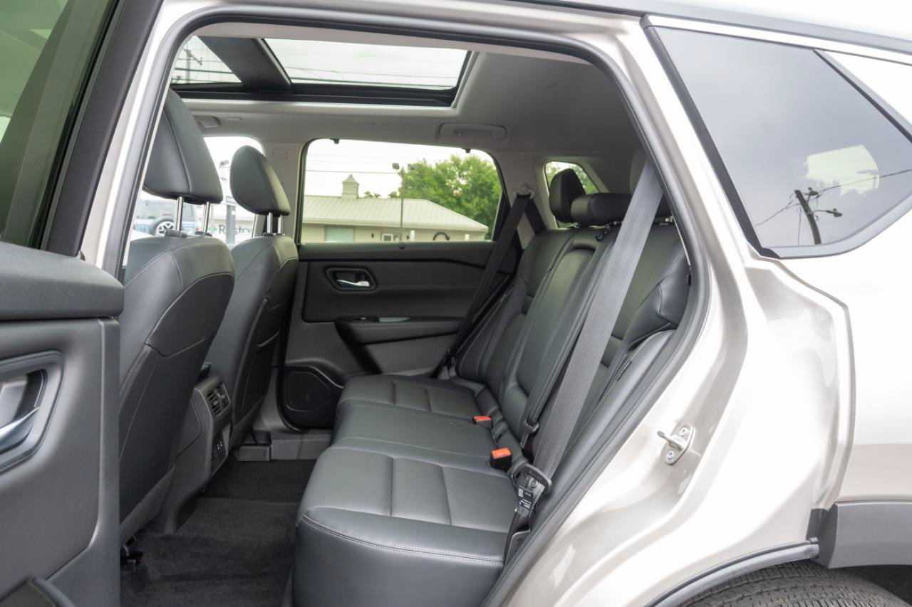 Used 2025 Nissan Rogue SL w/ SL Premium Package AWD/4WD image 18