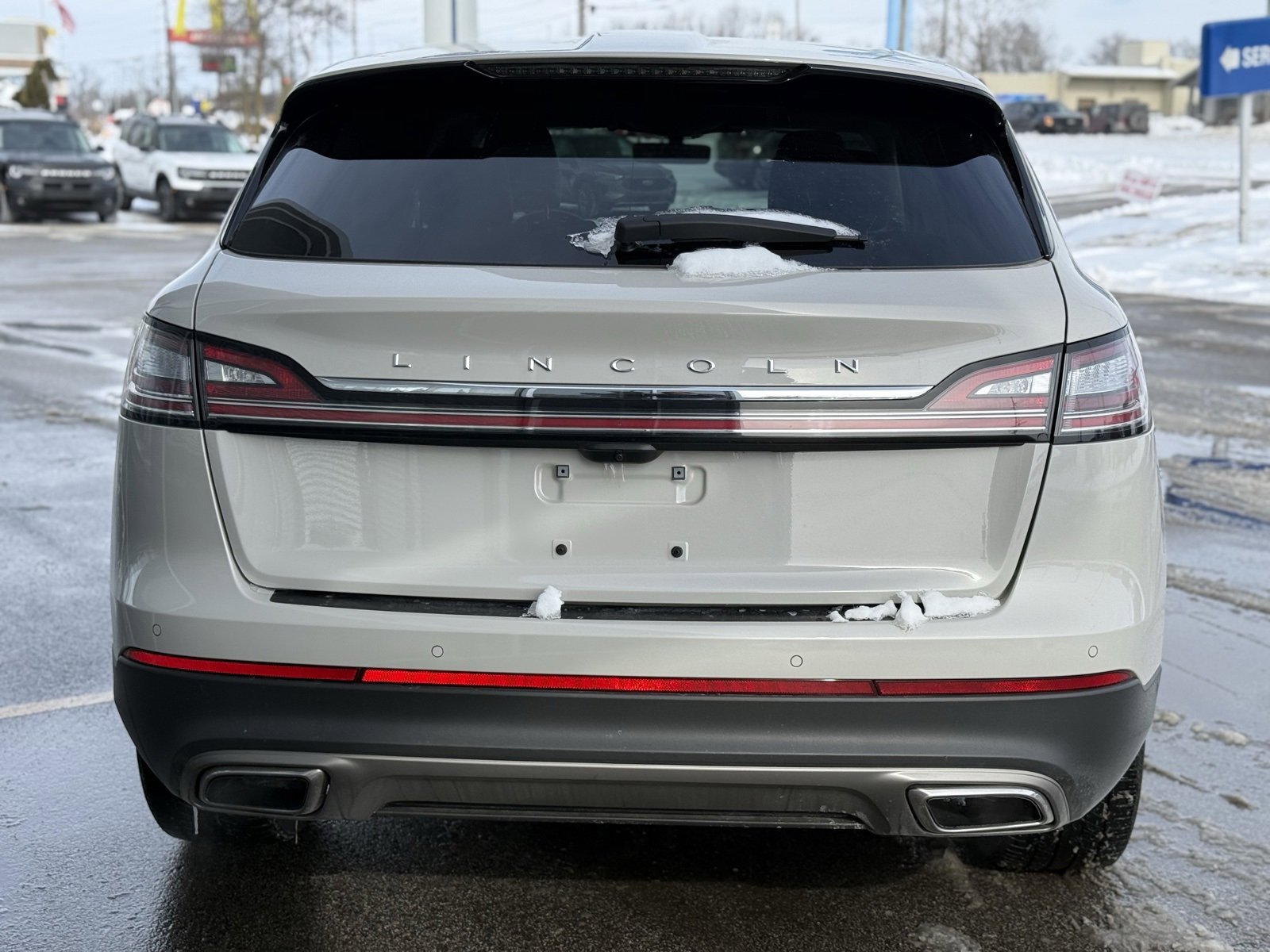 Used 2023 Lincoln Nautilus Reserve w/ Equipment Group 202A image 4