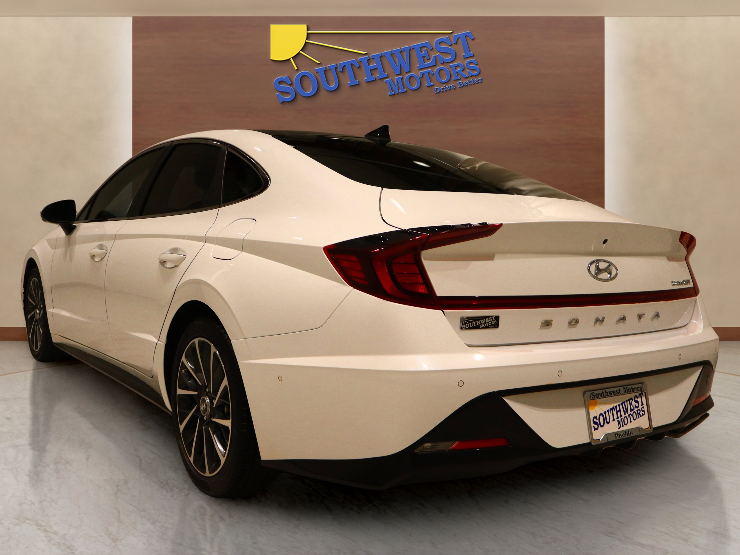 Used 2023 Hyundai Sonata Limited w/ Preferred Accessory Package image 2