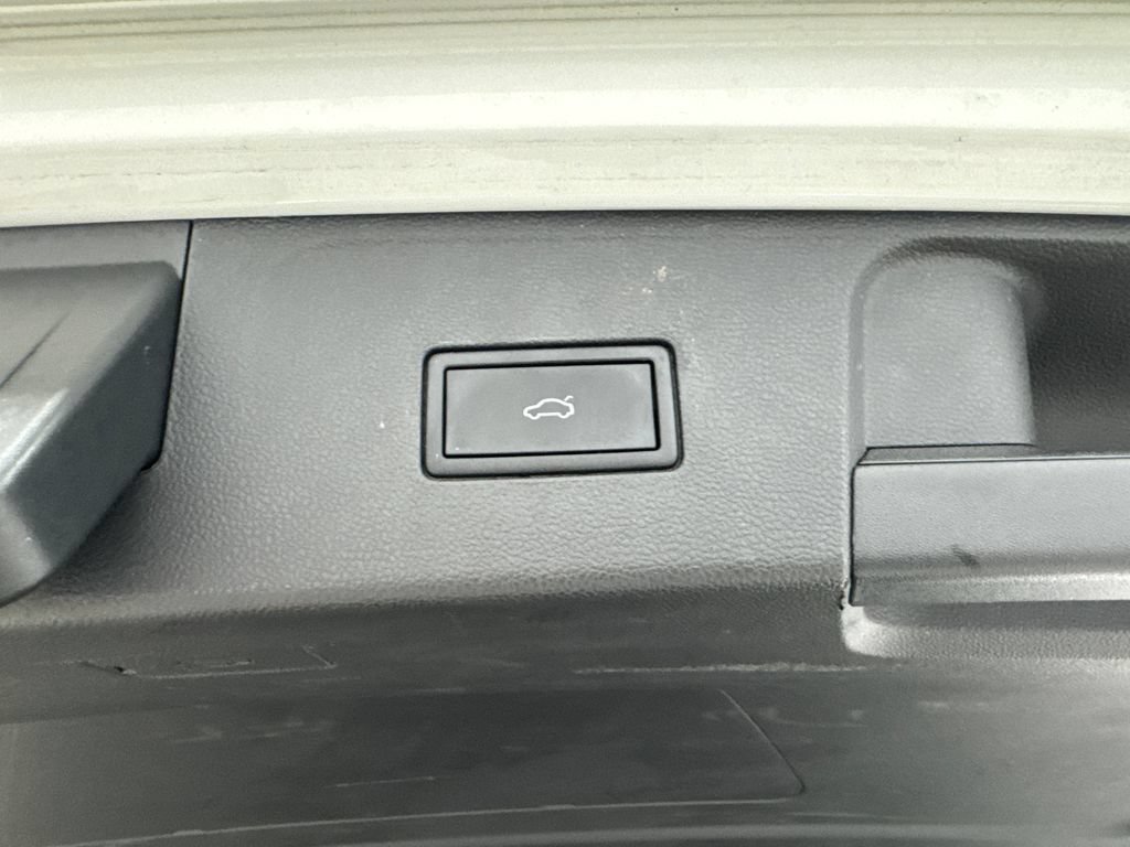 Used 2024 Volkswagen Atlas SE w/ Panoramic Sunroof Package FWD image 83