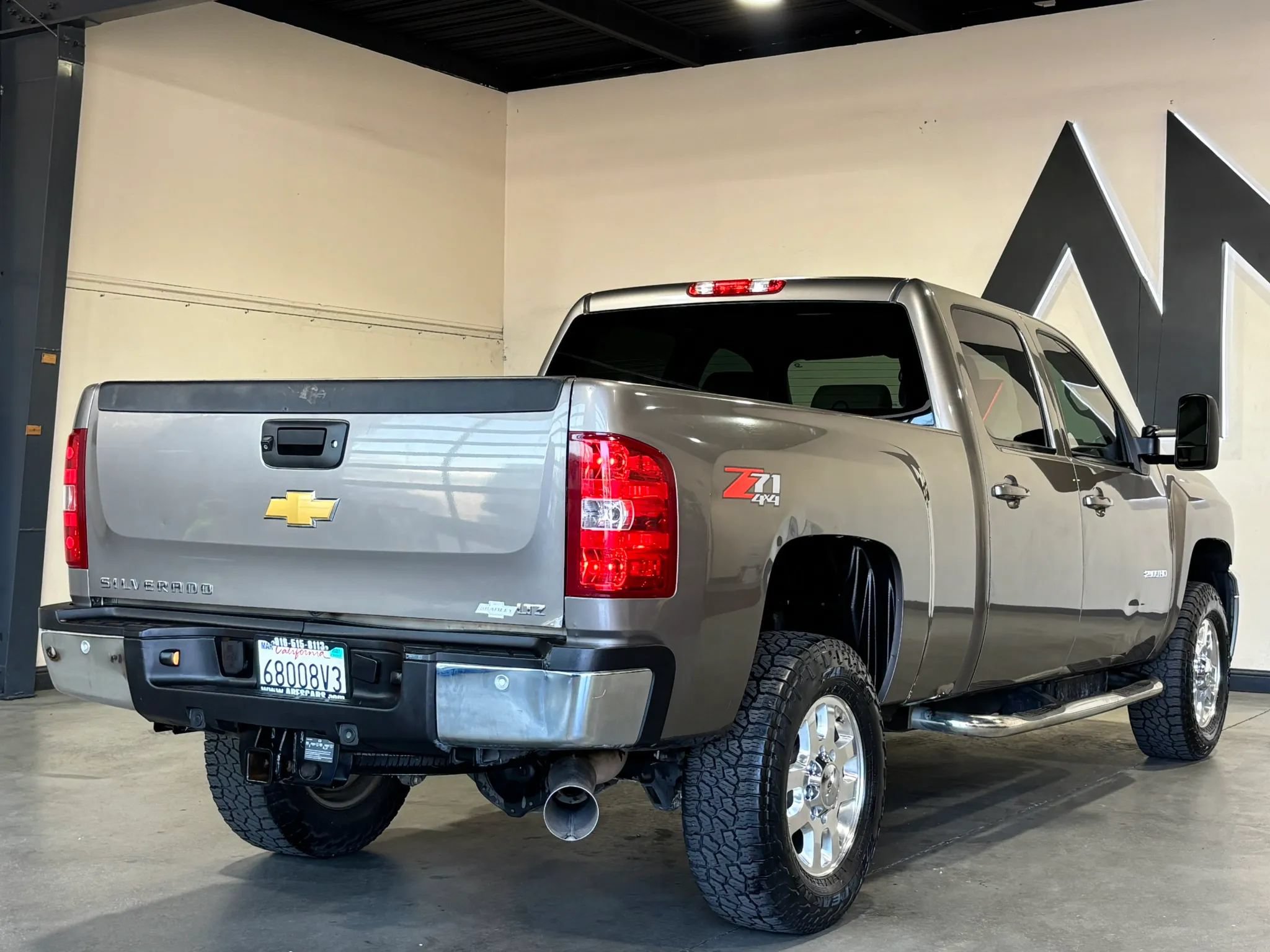 Used 2014 Chevrolet Silverado 2500 LTZ w/ LTZ Plus Package AWD/4WD image 4
