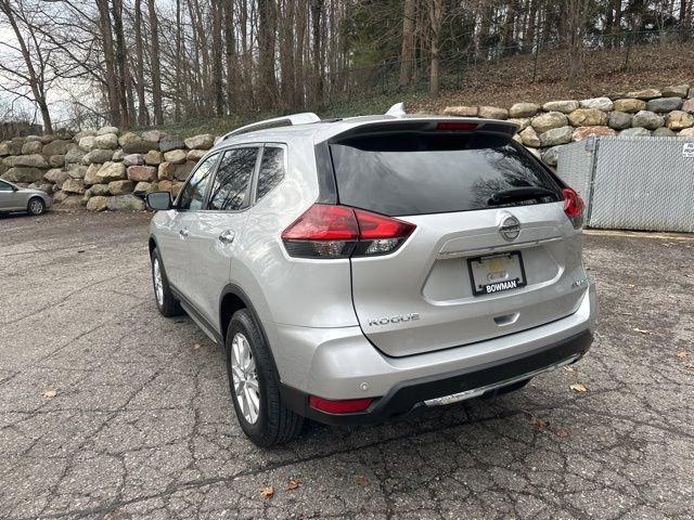 Used 2020 Nissan Rogue SV image 3