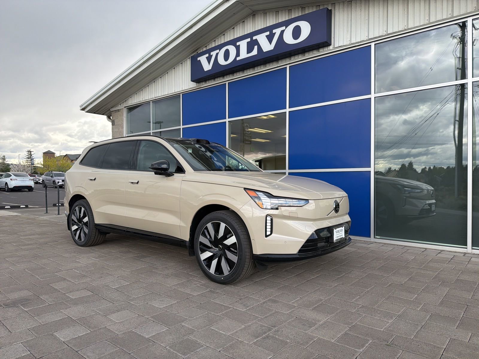 New 2025 Volvo EX90 Plus w/ Protection Package Premier AWD/4WD image 1