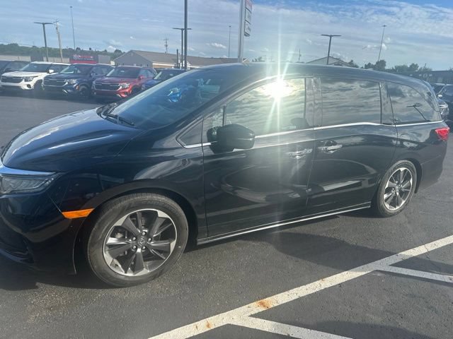 Used 2023 Honda Odyssey Elite image 2