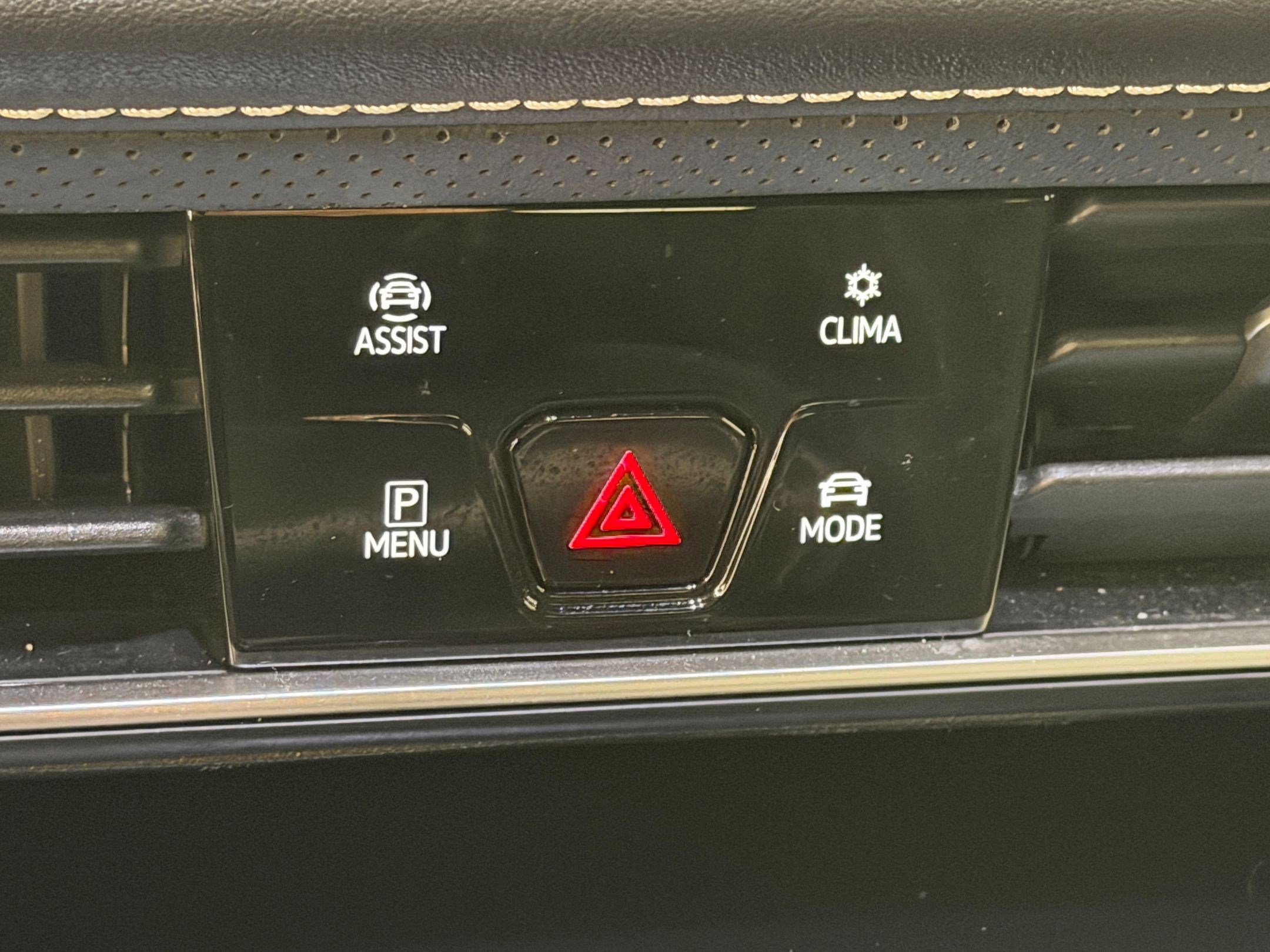 Used 2024 Volkswagen Atlas Cross Sport SE image 19