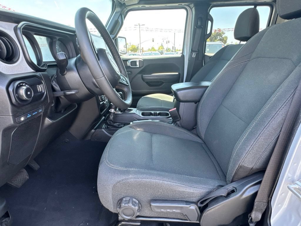 Used 2024 Jeep Wrangler Unlimited w/ Convenience Group AWD/4WD image 21