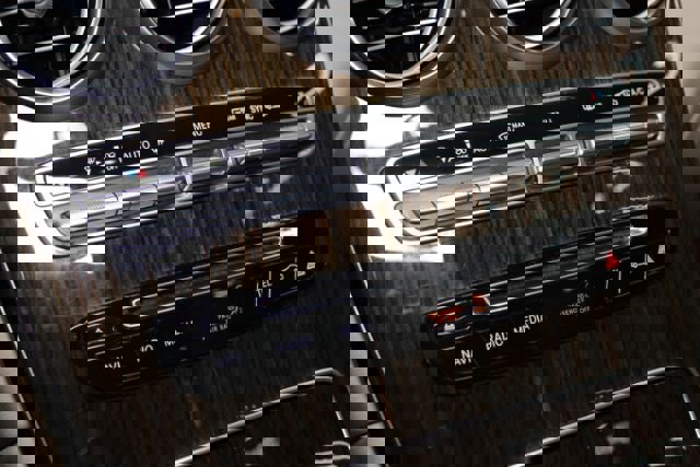 Used 2018 Mercedes-Benz GLC 300 Luxury w/ Multimedia Package image 16