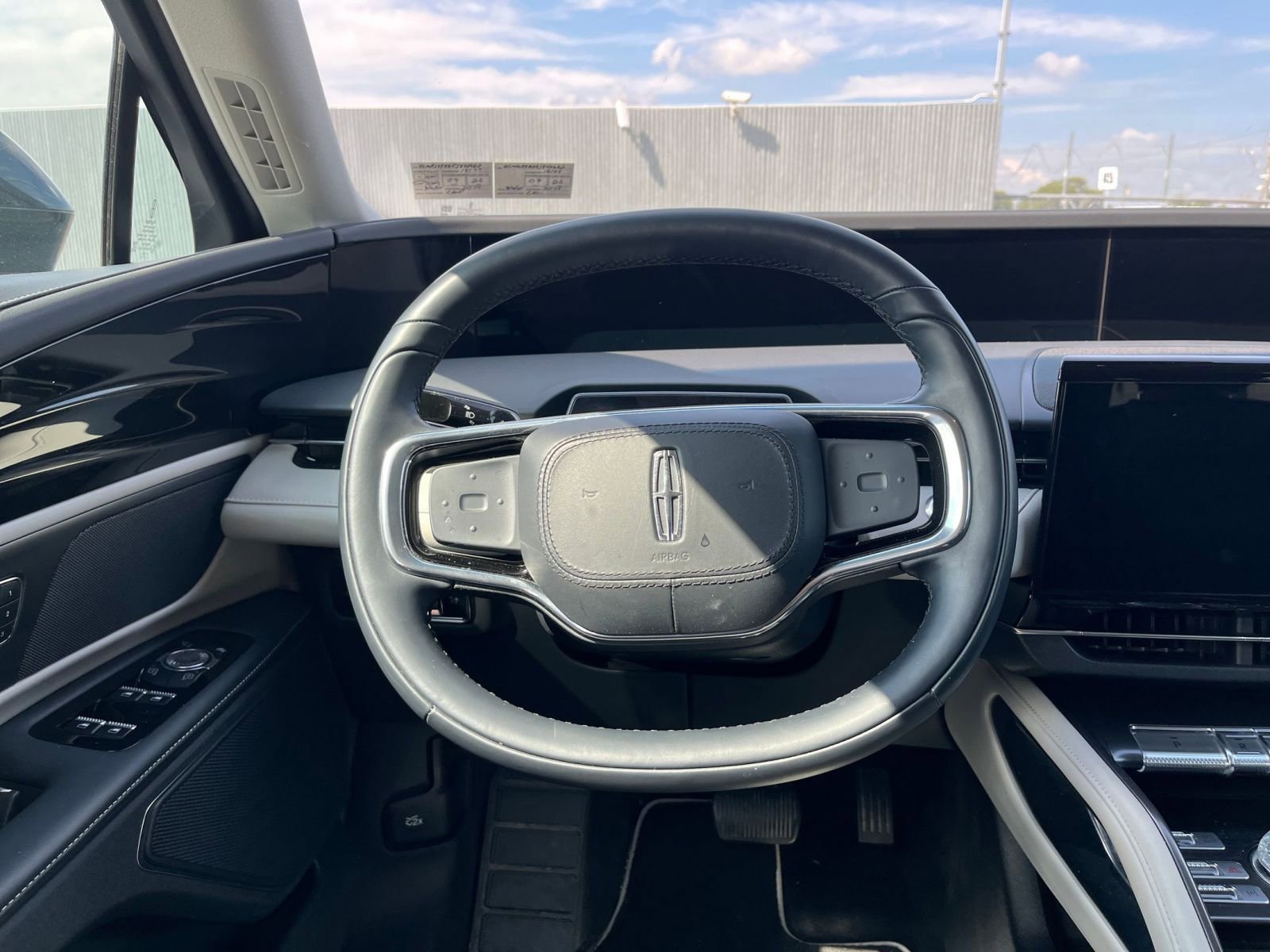 Used 2024 Lincoln Nautilus Reserve image 28