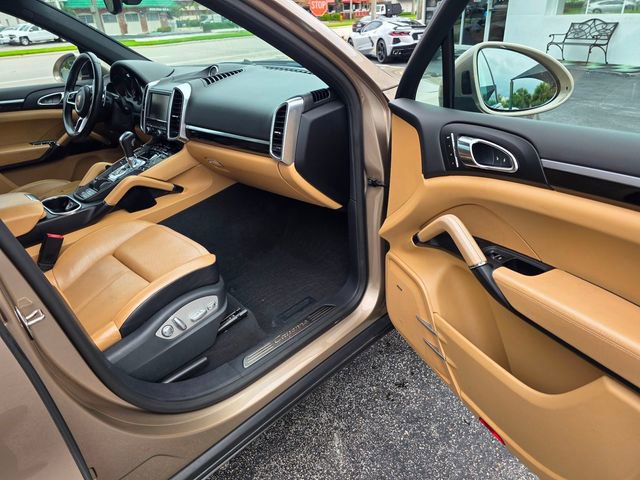 Used 2016 Porsche Cayenne AWD/4WD image 16