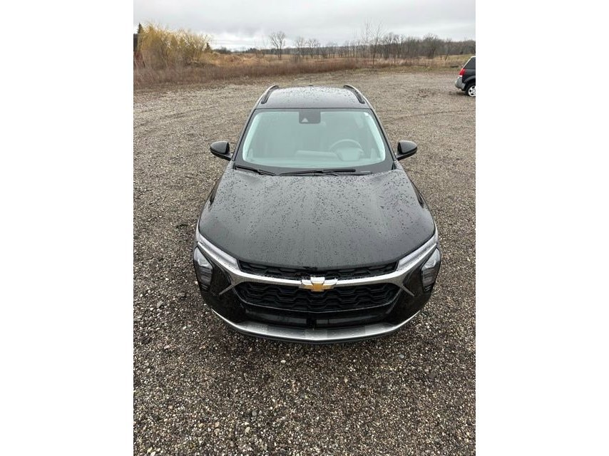 Used 2025 Chevrolet Trax LT FWD image 10