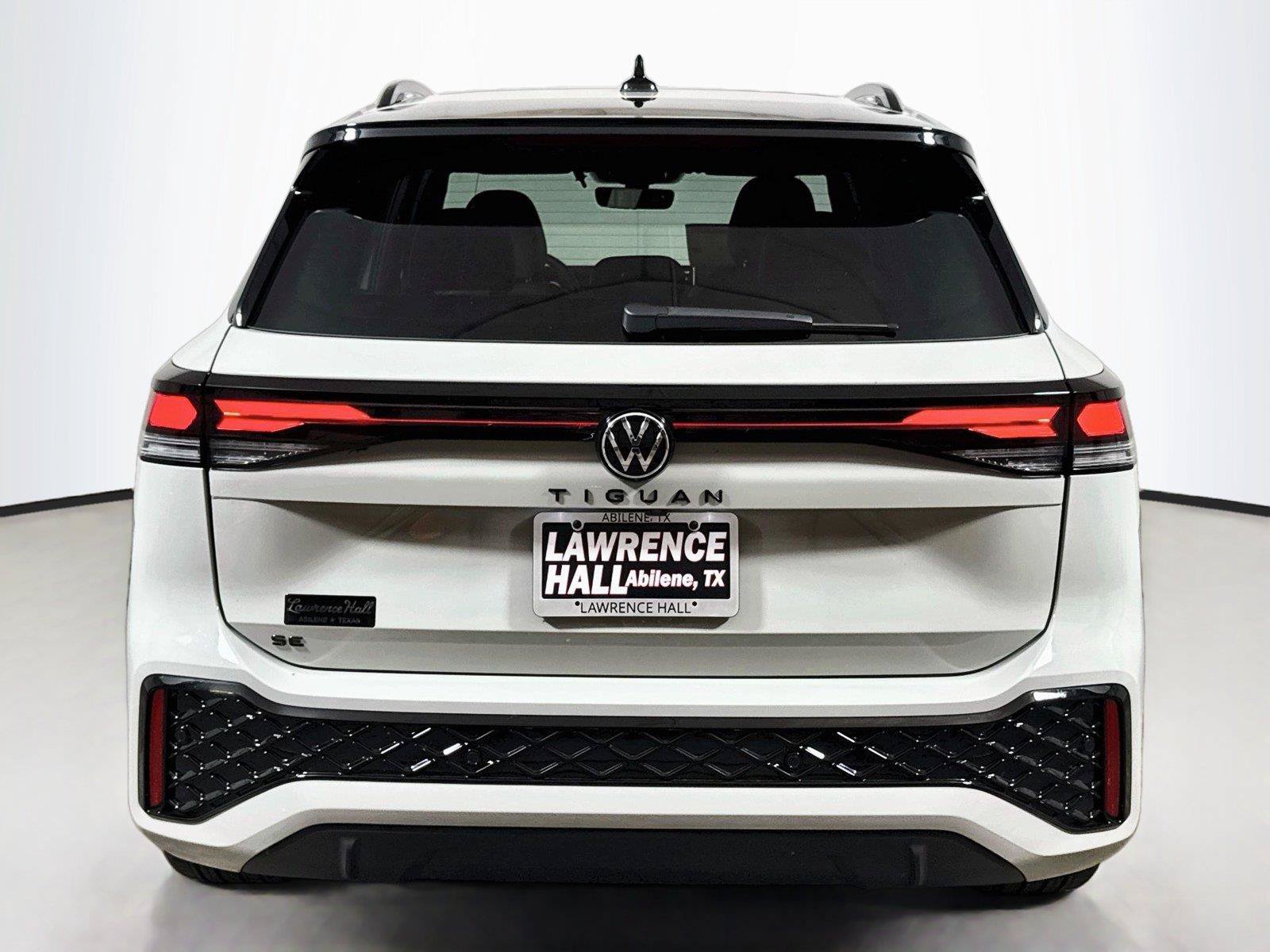 New 2026 Volkswagen Tiguan SE R-Line FWD image 4