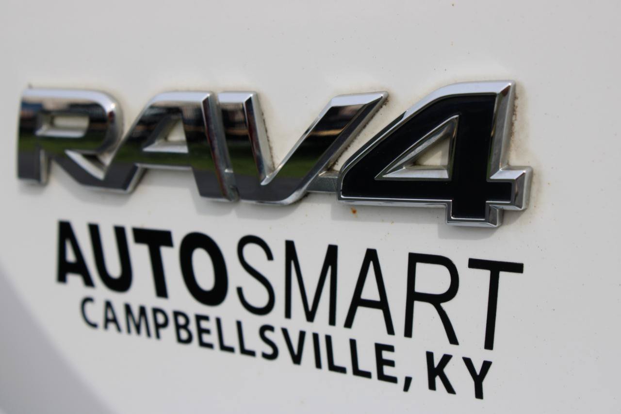 Used 2016 Toyota RAV4 SE FWD image 6