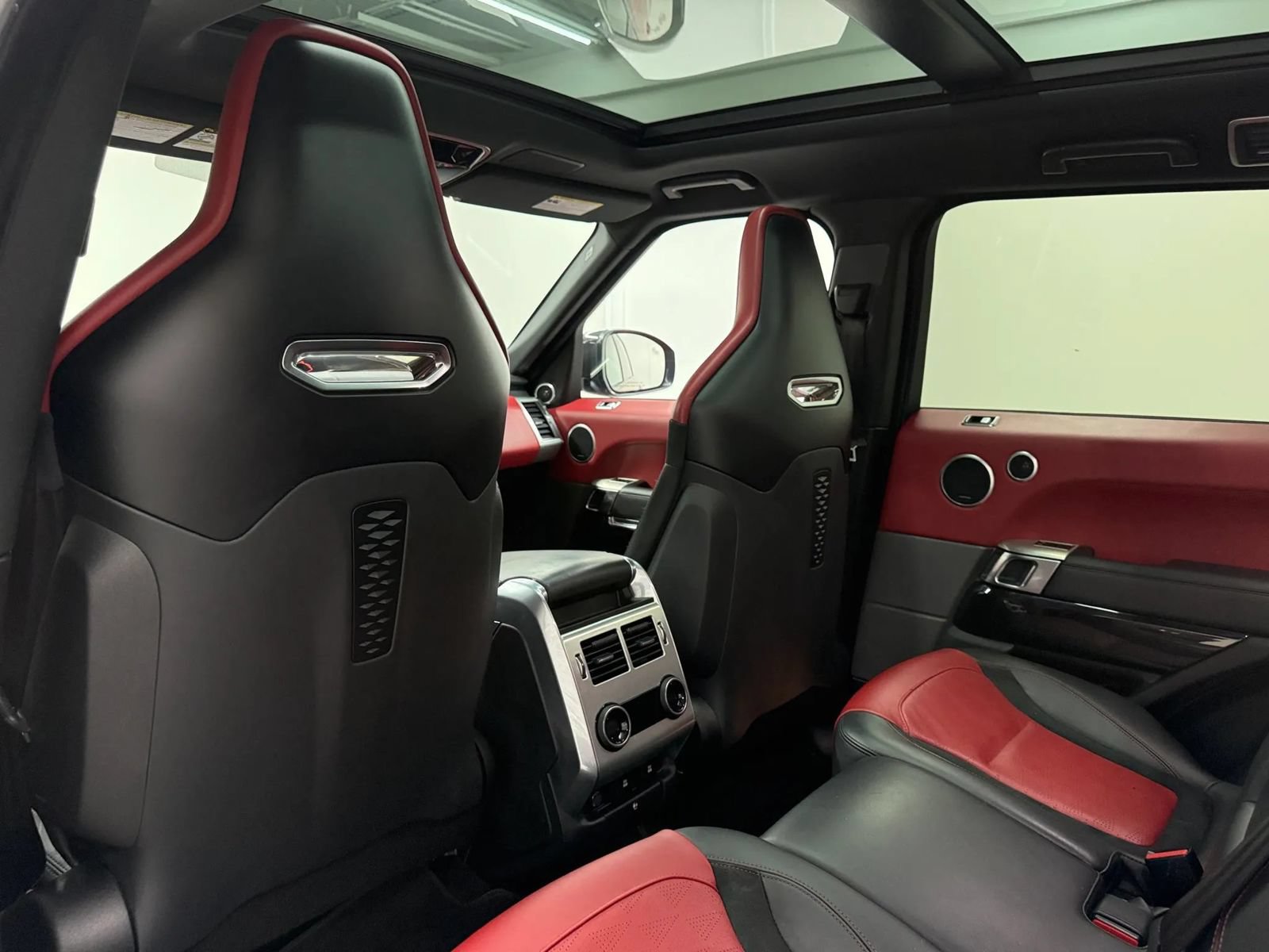 Used 2020 Land Rover Range Rover Sport SVR AWD/4WD image 17