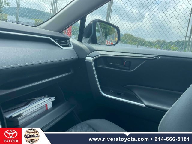 Used 2024 Toyota RAV4 LE AWD/4WD image 33