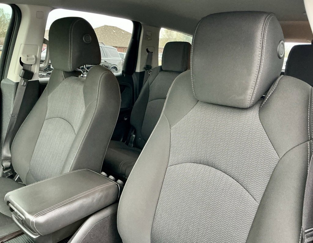 Used 2016 Chevrolet Traverse LT w/ Style and Technology Package image 38