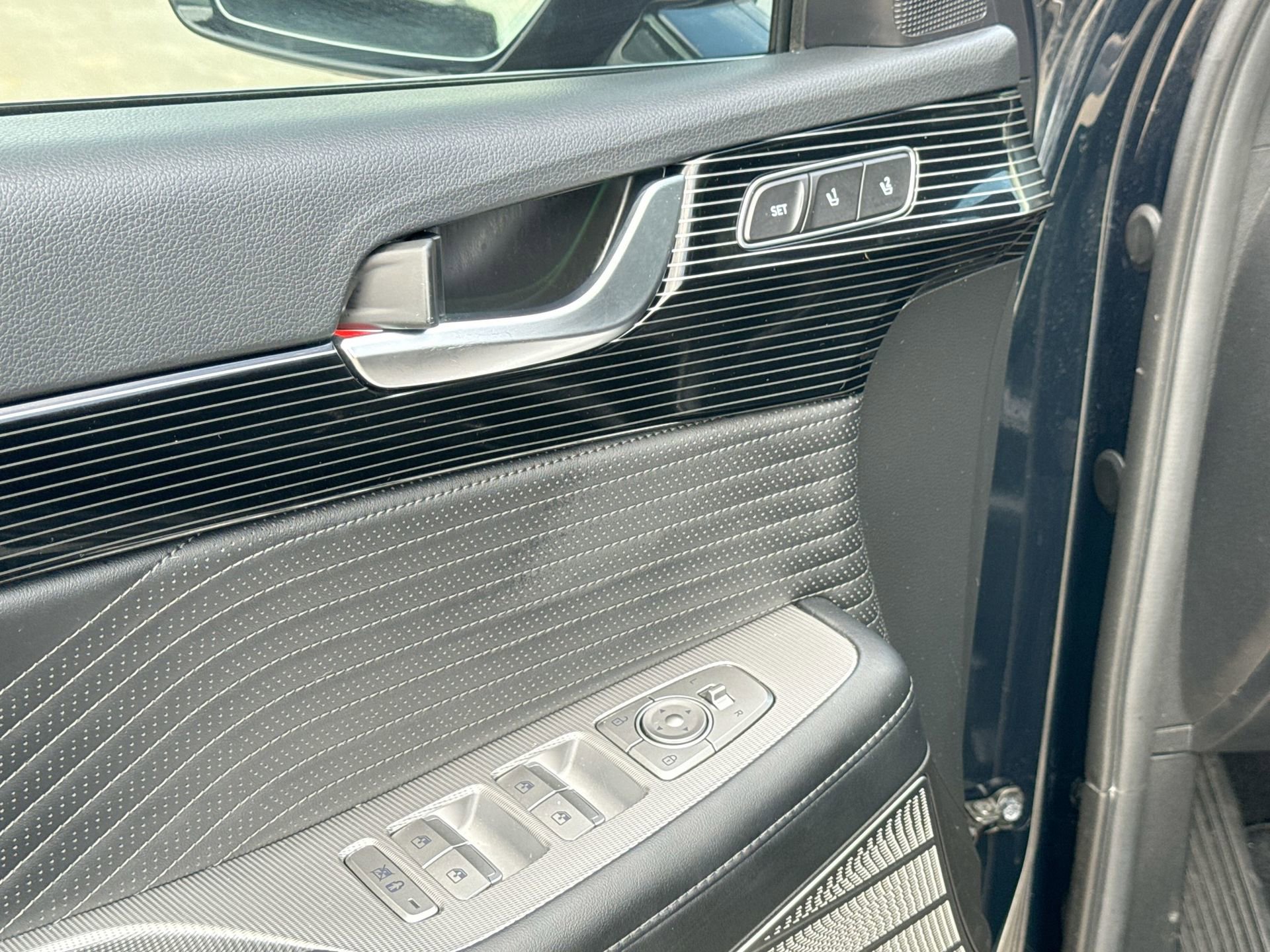 Used 2024 Hyundai Palisade Calligraphy image 19