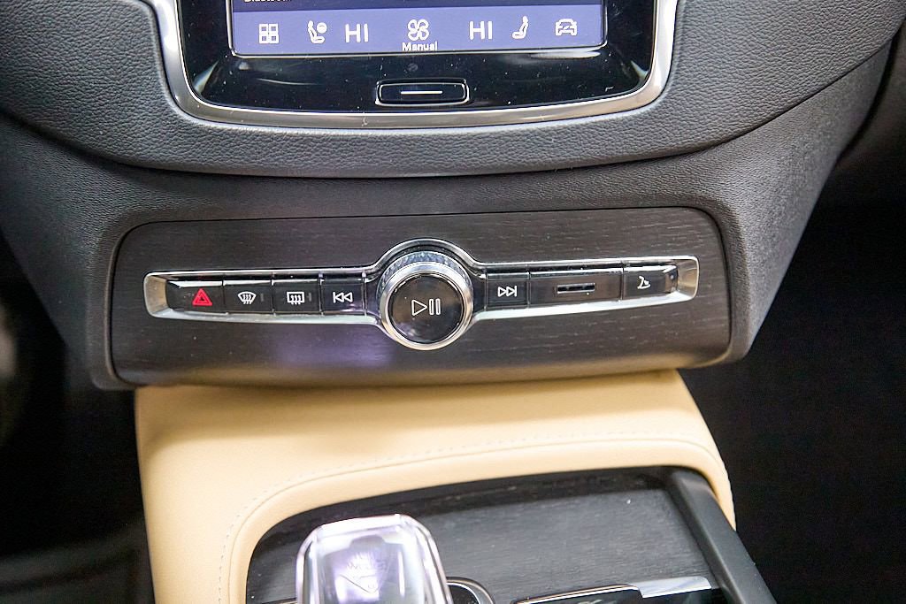 Certified 2023 Volvo XC90 T8 Ultimate w/ Protection Package Premier image 35