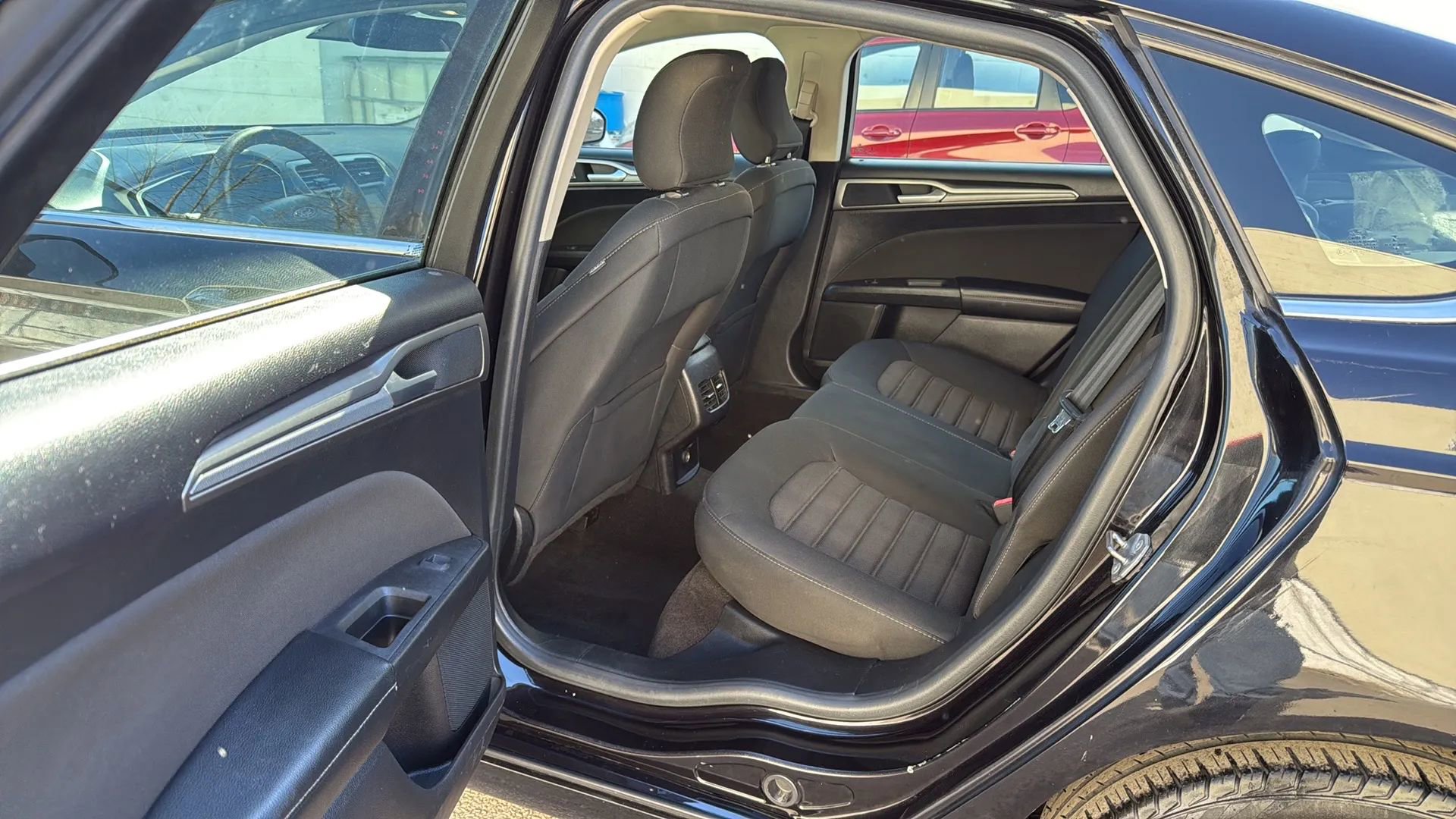 Used 2019 Ford Fusion SE image 27