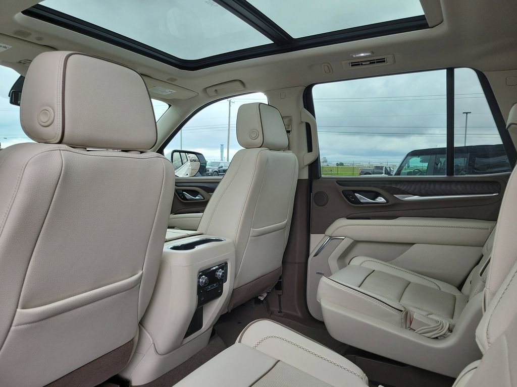 Used 2023 GMC Yukon Denali w/ LPO, Floor Liner Package AWD/4WD image 16