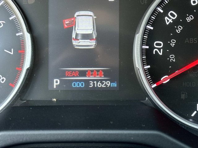 Used 2022 Toyota RAV4 XLE AWD/4WD image 31