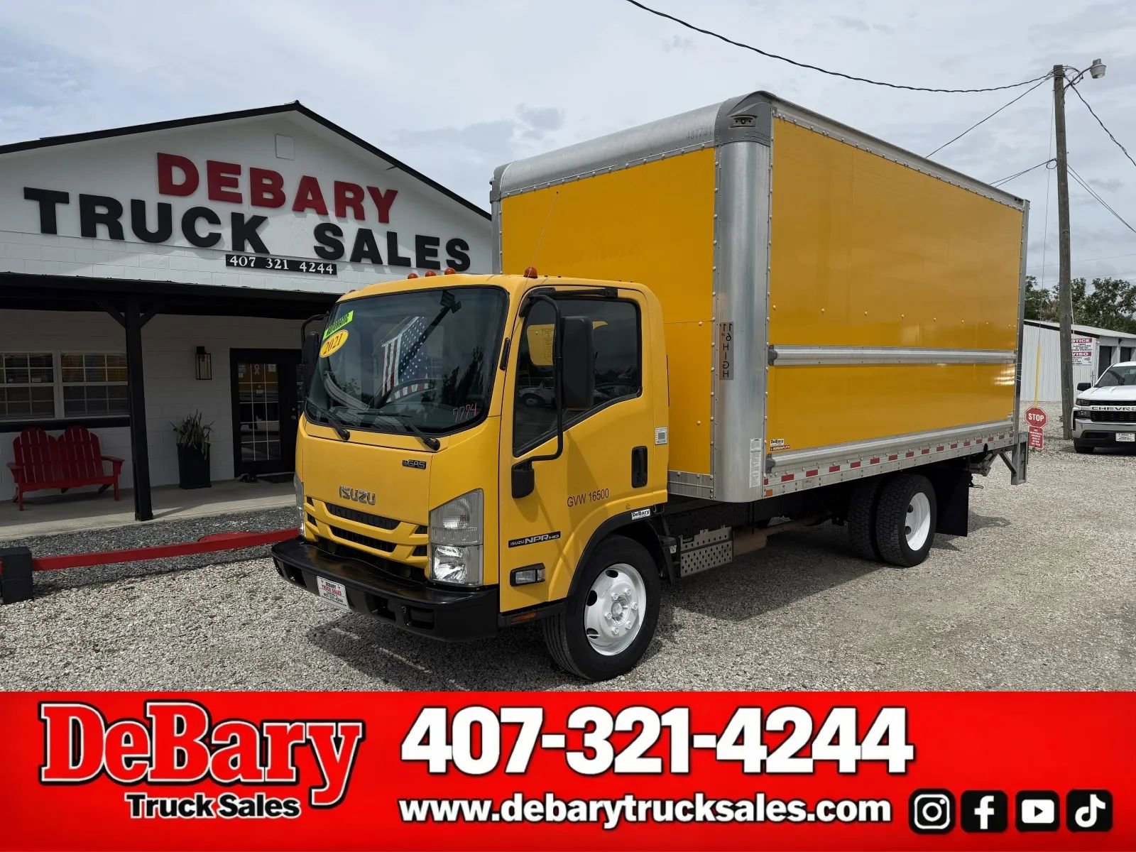 Used 2021 Isuzu NPR image 1