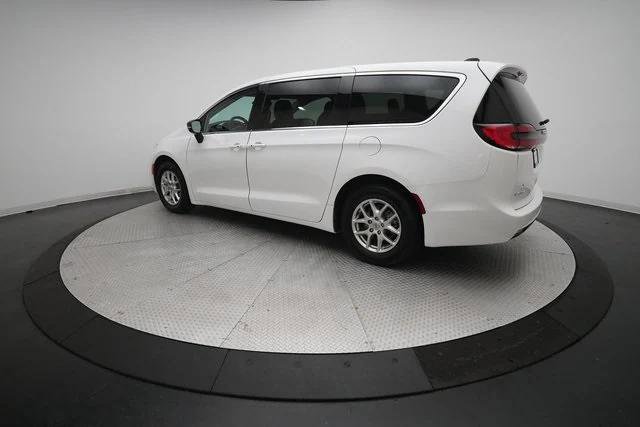 Certified 2024 Chrysler Pacifica Touring-L image 12