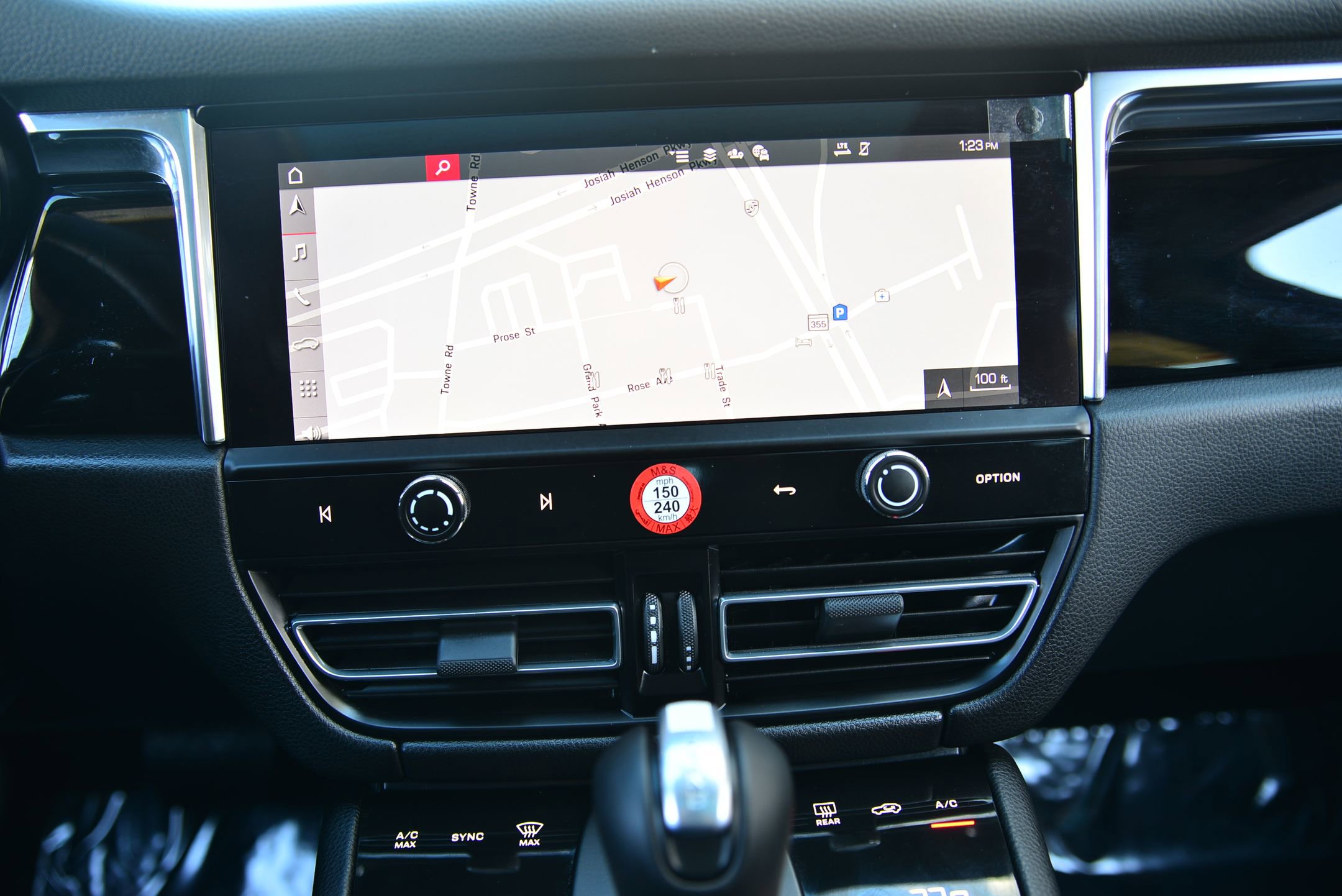 Certified 2025 Porsche Macan image 32