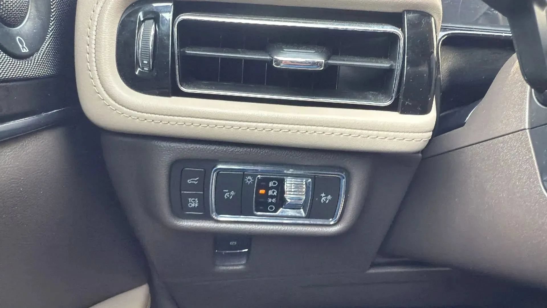 Used 2021 Lincoln Nautilus Reserve FWD image 19