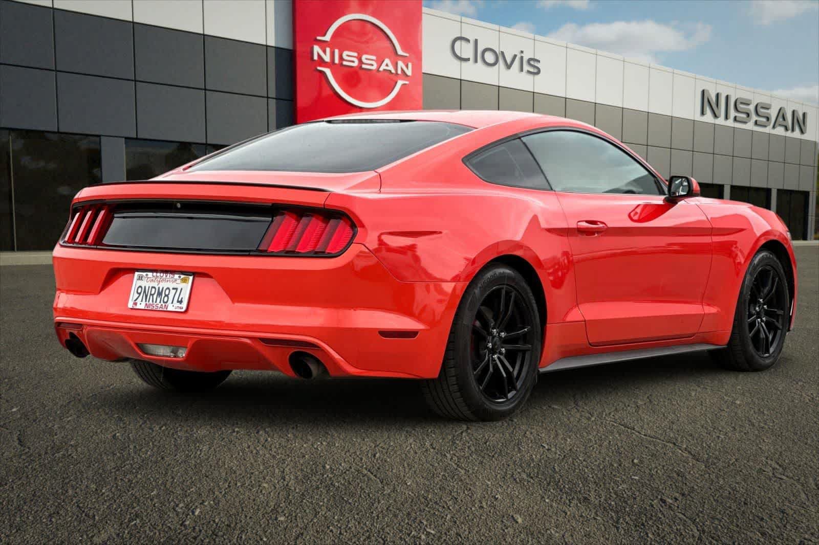 Used 2016 Ford Mustang Coupe RWD image 3