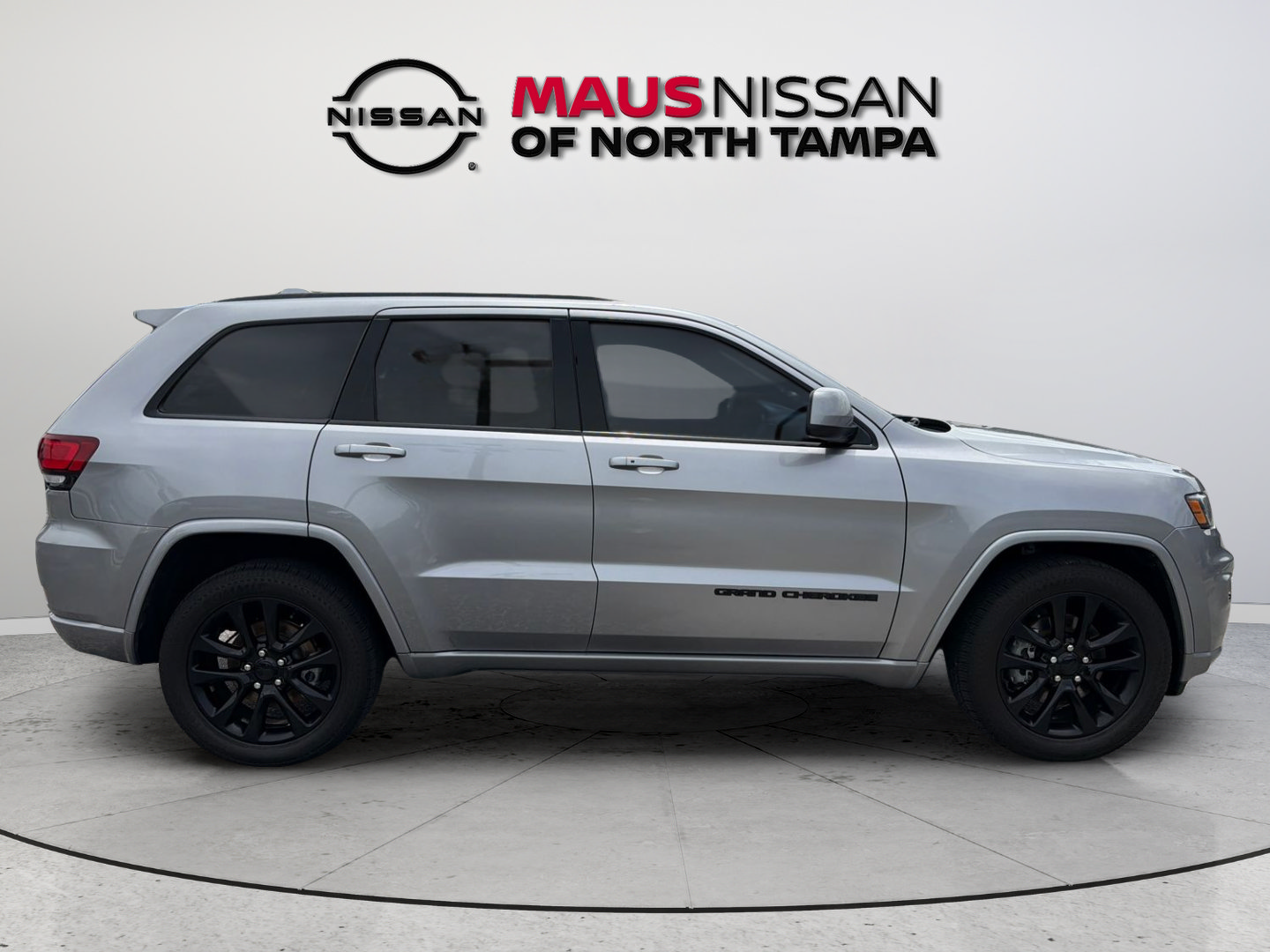 Used 2021 Jeep Grand Cherokee Laredo X RWD image 9