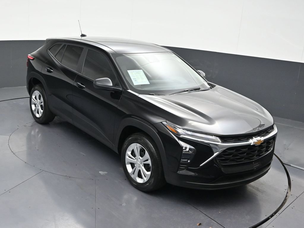 Used 2025 Chevrolet Trax LS image 21