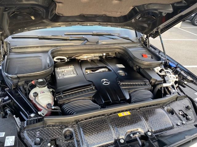 Used 2025 Mercedes-Benz GLS 580 4MATIC image 21