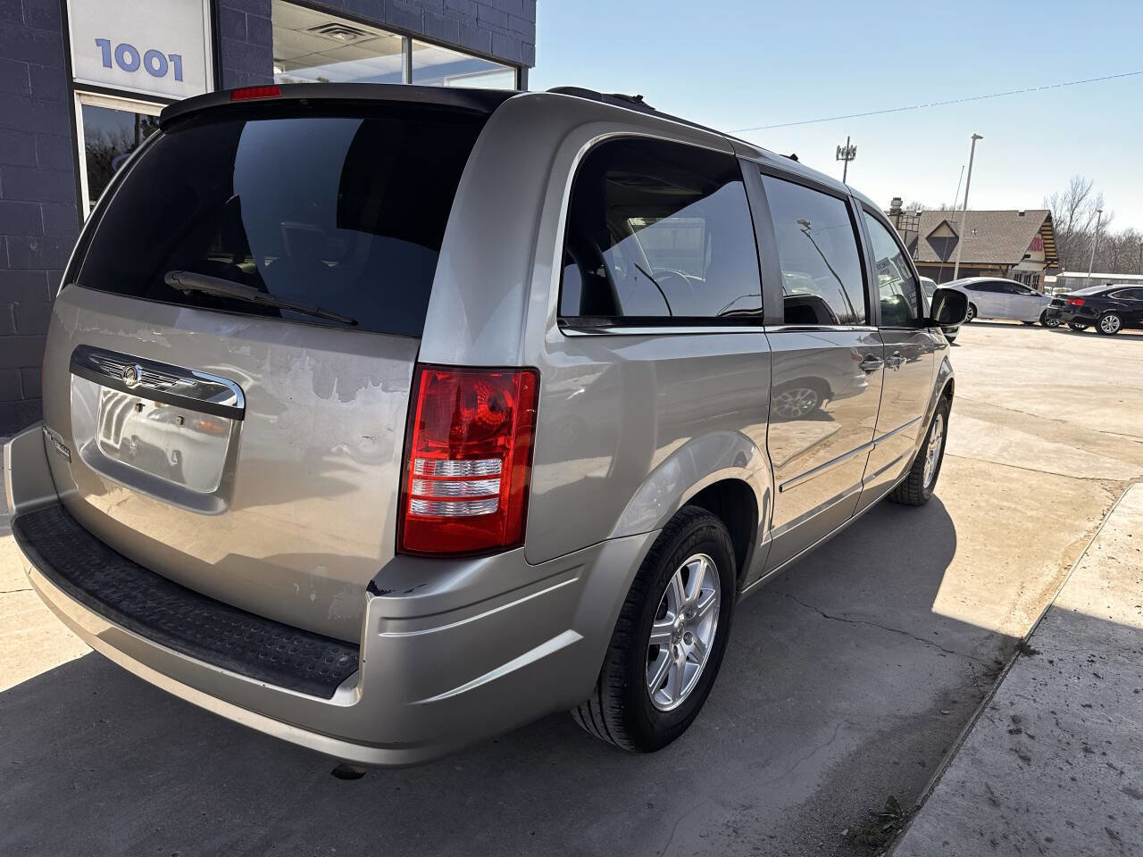 Used 2008 Chrysler Town & Country Touring image 8