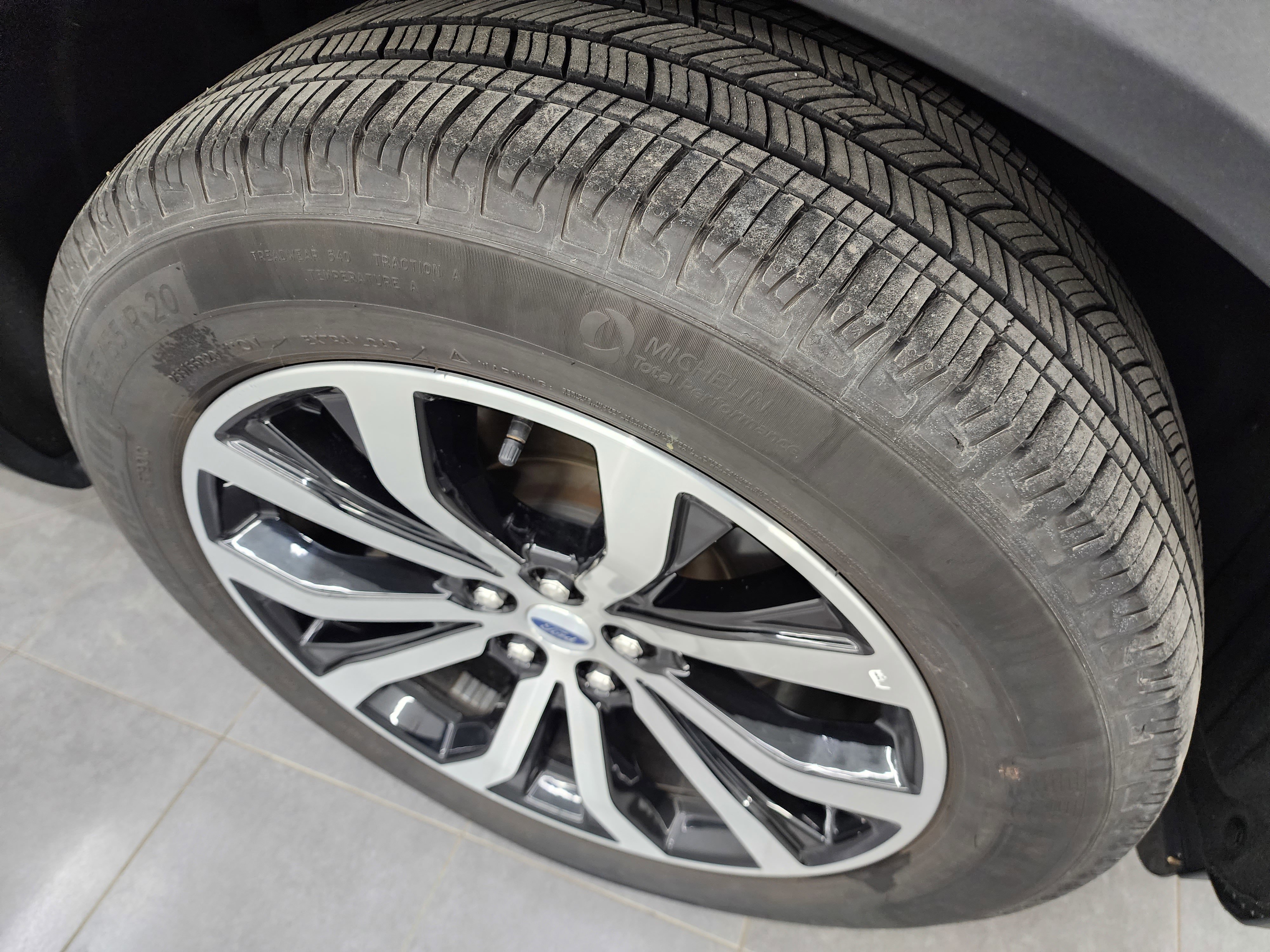 Used 2025 Ford Explorer ST-Line image 3