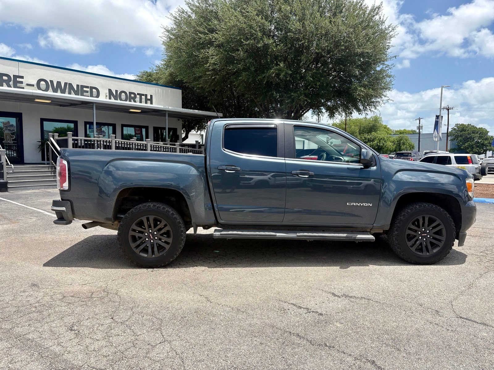 Used 2020 GMC Canyon SLE w/ Elevation Edition RWD image 2