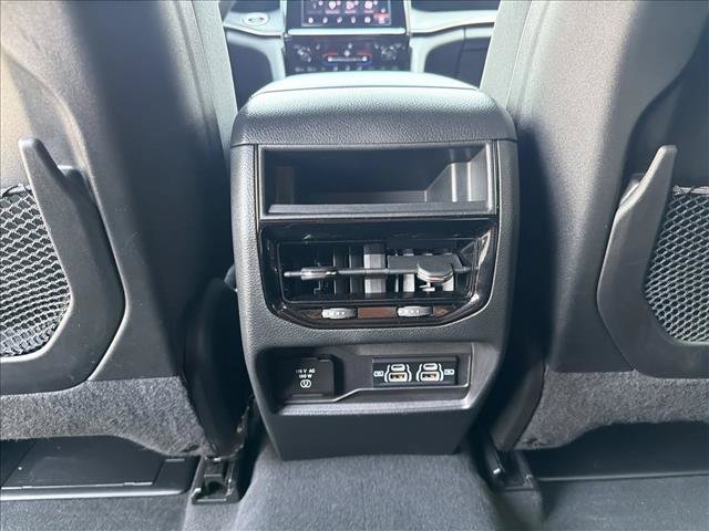 Used 2024 Jeep Grand Cherokee Laredo w/ Luxury Tech Group I AWD/4WD image 23