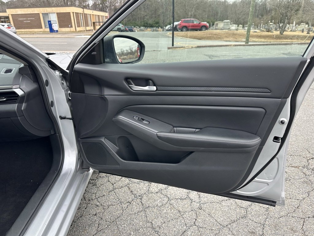 Used 2024 Nissan Altima 2.5 SV image 16